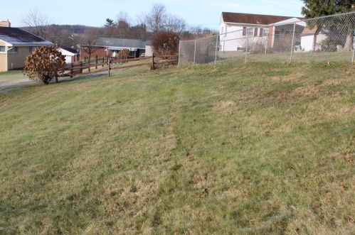 1 Nancy Dr, Jeannette PA  15644-1040 exterior