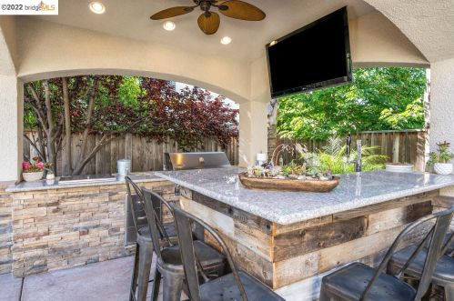 15 Solstice Ct, Oakley CA  94561-1759 exterior