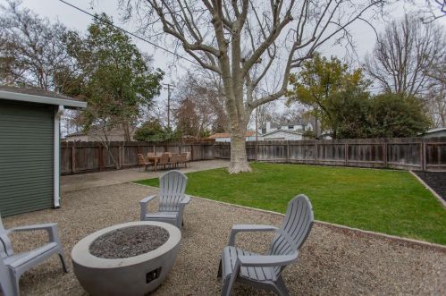 1207 Myrtle St, Turlock CA  95380-4933 exterior