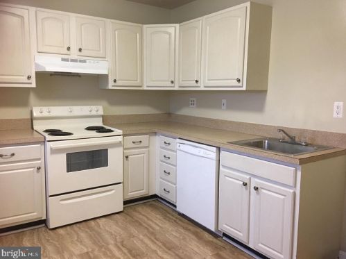 897 Bellevue St, Washington DC  20032-6011 exterior