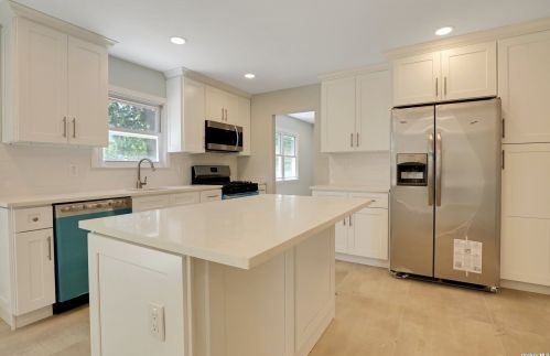 2 Maison Dr, Holbrook NY  11741-1314 exterior