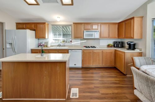 5232 Don Valdez Dr, Carlsbad CA  92010-3953 exterior