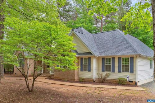 291 Jefferson Dr, Bybee, VA 22963-2601