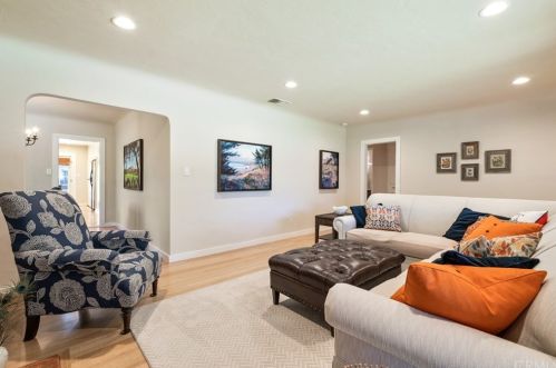 640 Pennsylvania Ave, Glendora CA  91740-4324 exterior