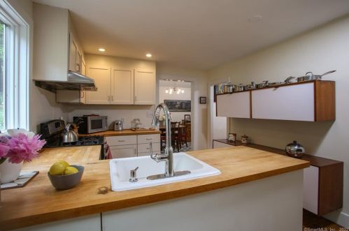 135 Farnum Rd, Lakeville CT  06039-2510 exterior