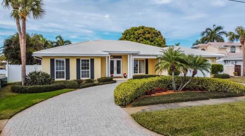 935 Eden Isle Dr, Saint Petersburg, FL 33704-1703