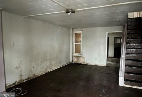 407 Division St, Trenton, NJ 08611-1115