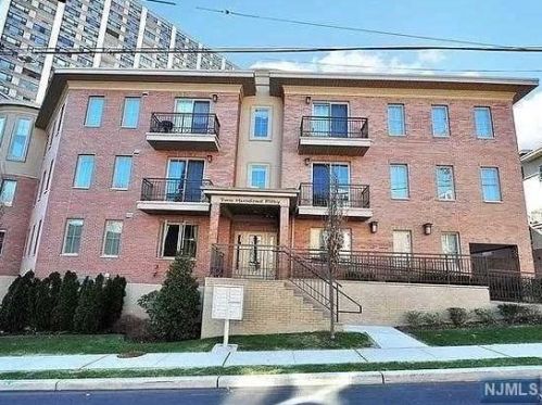 250 Laird Ave, Cliffside Park NJ  07010-1281 exterior