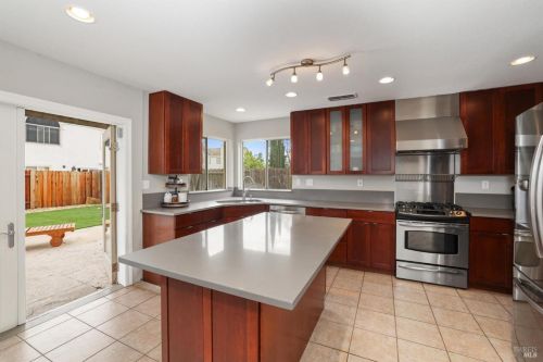 912 Celestine Cir, Vacaville CA  95687-7852 exterior