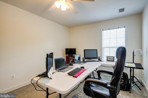 9517 Moonen Bay Ln, Bristow VA  20136-3515 exterior