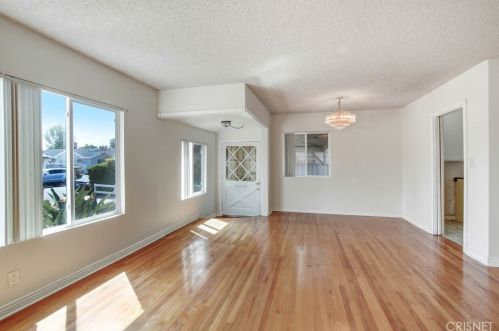 7743 Paso Robles Ave, Van Nuys, CA 91406-2144