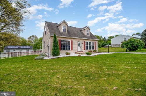 312 Pine Valley Dr, Cross Roads, PA 17322-9217