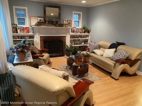 422 Monmouth Rd, West Long Branch NJ  07764-1244 exterior