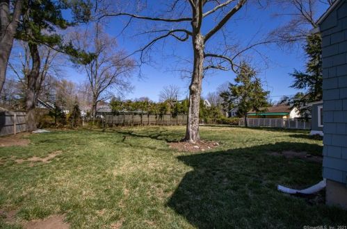20 Taylor St, Windsor CT  06095-2434 exterior