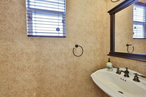 1326 Creekside Dr, Chula Vista CA 91915-2520 exterior