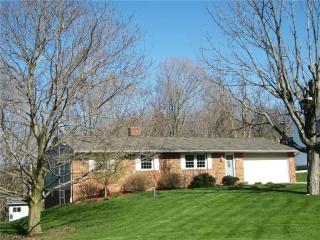 5320 Dunfred Cir, Canton, OH 44707-1075