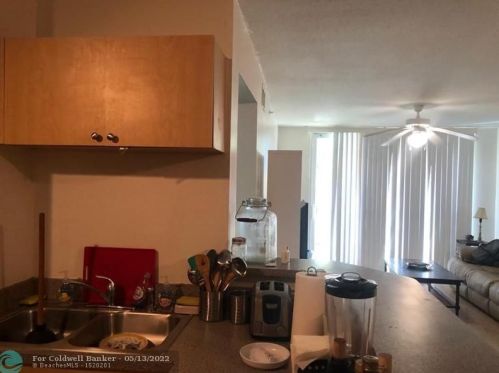903 Villa Cir, Boynton Beach FL  33435-8921 exterior