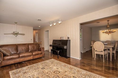 8 Terrace Rd, Airmont NY  10901-1721 exterior