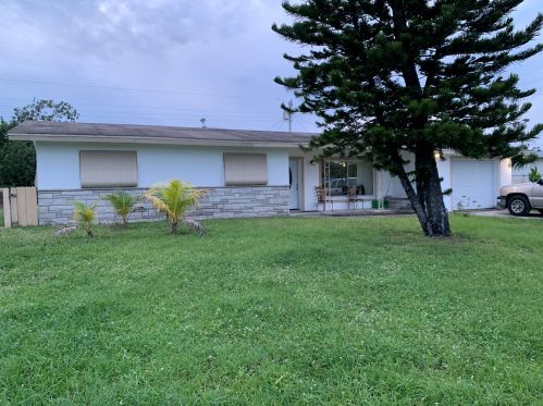 110 Entrada Ave, Fort Pierce, FL 34952-1402