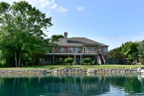 411 Island View Ct, Dousman, WI 53118-8826