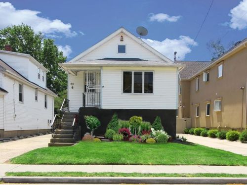 83 Centre St, Woodsburgh, NY 11598-1304