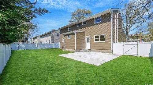 2092 Skipper Ct, North Bellmore NY  11710-3011 exterior