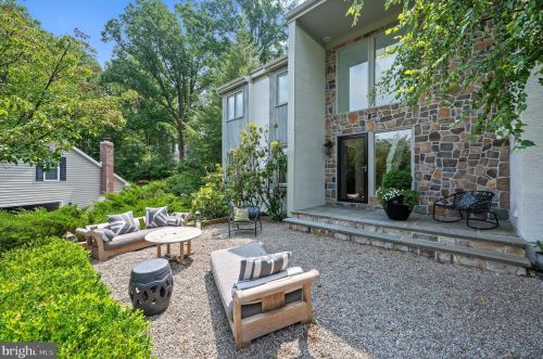 507 Buttonwood Dr, Downingtown, PA 19335-4121