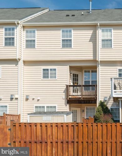 533 Legrace Ter, Leesburg VA  20176-1835 exterior