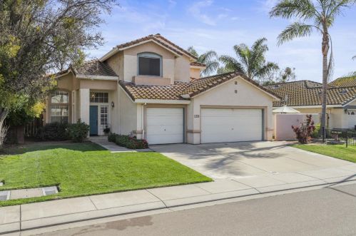 1158 Ruess Rd, Ripon, CA 95366-3114