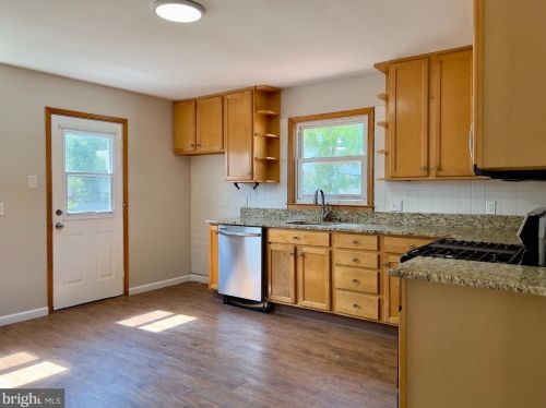 15 Whitman Ave, Stratford NJ  08084-1005 exterior