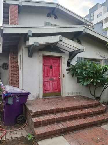 1148 Locust Ave, Long Beach, CA 90813-3204