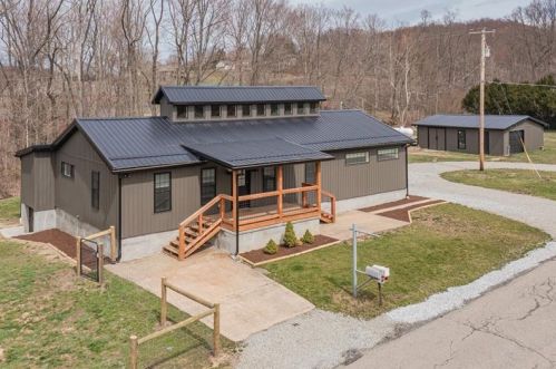 239 Shenandoah Rd, South Connellsville, PA 15425-6031