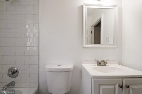 317 Sheridan Dr, New Castle DE  19720-2144 exterior