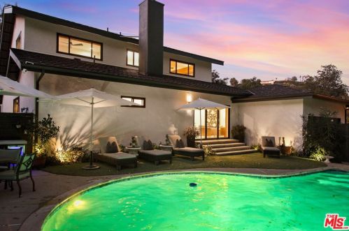 3584 Sepulveda, Van Nuys CA 91402-4305 exterior