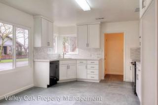 609 Cedar Ave, Modesto CA  95350-6111 exterior
