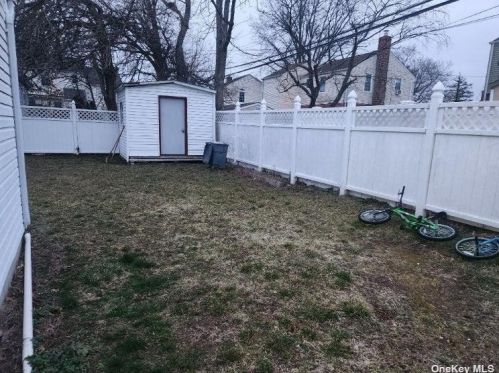 115 Nassau St, Floral Park, NY 11003-4336