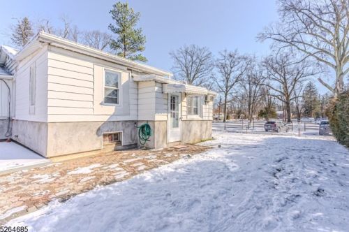 52 Riveredge Rd, Lincoln Park NJ  07035-2443 exterior