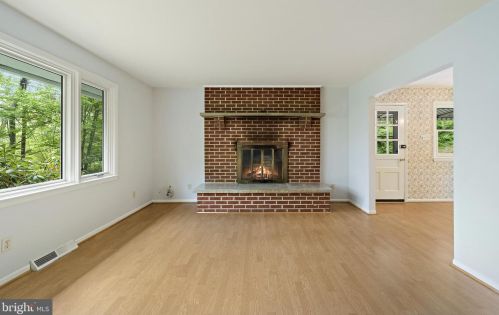 2206 Youngs Dr, Haymarket VA  20169-1534 exterior