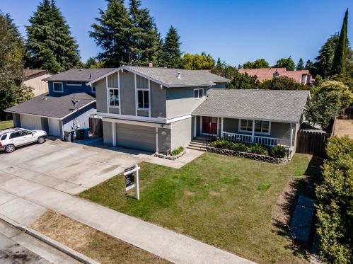 766 9th St, Gilroy, CA 95020-6325