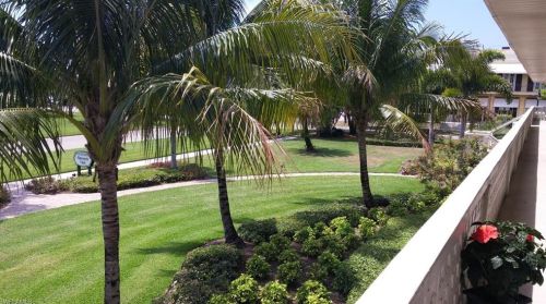 421 12th Ave, Naples FL  34102-6317 exterior
