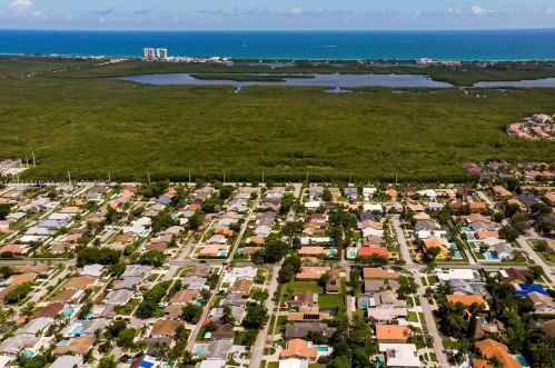 235 6th St, Dania Beach FL  33004-4147 exterior