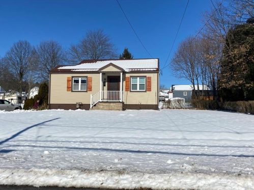 306 Clen Moore Blvd, New Castle, PA 16105-2609