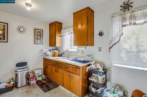 3201 Arkansas St, Oakland CA 94602-3707 exterior