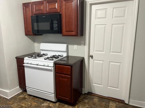 252 9th Ave, Roselle NJ  07203-2404 exterior