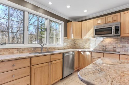 115 Dogwood Ct, Stamford, CT 06903-4500