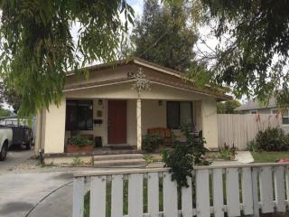 5 Sally St, Hollister, CA 95023-4008