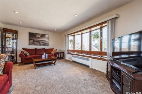 61 Waterbury Ln, Westbury, NY 11590-1523