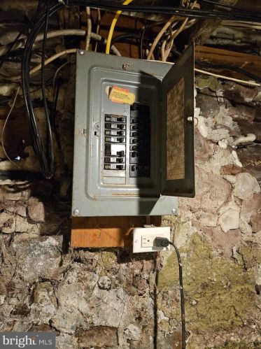 1428 Naudain St, Harrisburg PA  17104-2252 exterior