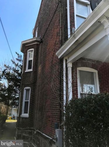 156 Division St, Trenton, NJ 08611-1016
