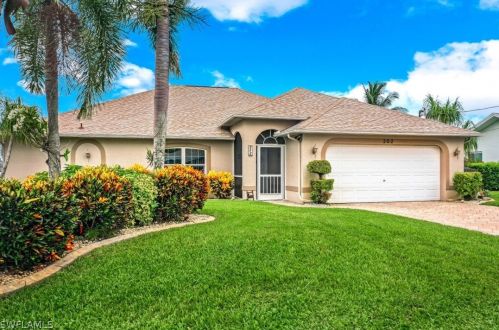 202 37th Ter, Cape Coral, FL 33904-4842